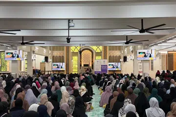 Majlis Al-Hadyun Nabawi – Kajian Kitab Riyadhussolihin, yang diadakan pada 30 April 2025 bersama ‘munsyidin’ atau pelantun qasidah Masjid Hajjah Fatimah dan asatizah jemputan, Habib Ali Zaenal Abidin, merupakan antara program pengajian agama anjuran Masjid Al-Amin dalam usaha memperluas ilmu dan mengimarahkan masjid.