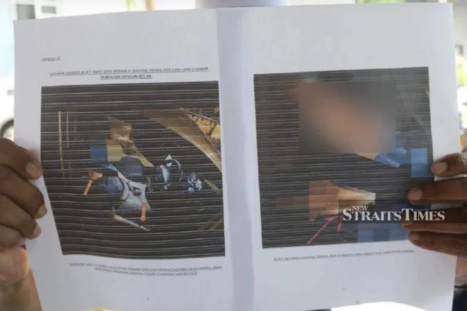 Gambar yang diambil ketika penemuan mayat anak Encik Syazwan Abdullah dalam kereta menunjukkan barang kemasnya masih dipakai.