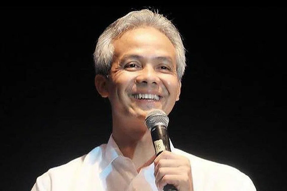 GABENOR JAWA TENGAH: Encik Ganjar Pranowo, 53 tahun, memiliki kelulusan pascasarjana Ilmu Politik dari Universiti Indonesia semakin mendapat keyakinan ramai. - Foto GANJARPRANOWOOFFICIAL/FACEBOOK 