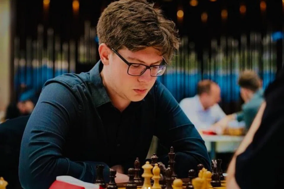 Kirill Shevchenko pergi ke tandas lama semasa perlawanan dan pegawai yang memeriksa bilik air yang digunakannya menemui sebuah telefon, yang mungkin digunakan bagi mendapatkan bantuan daripada program komputer. 