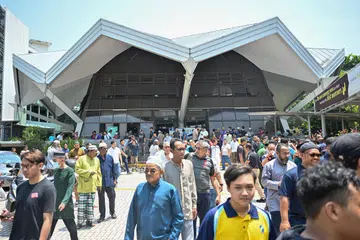 SOLAT JUMAAT: Jemaah selesai menunaikan solat Jumaat di Masjid Al-Mukminin pada 13 Oktober 2023.