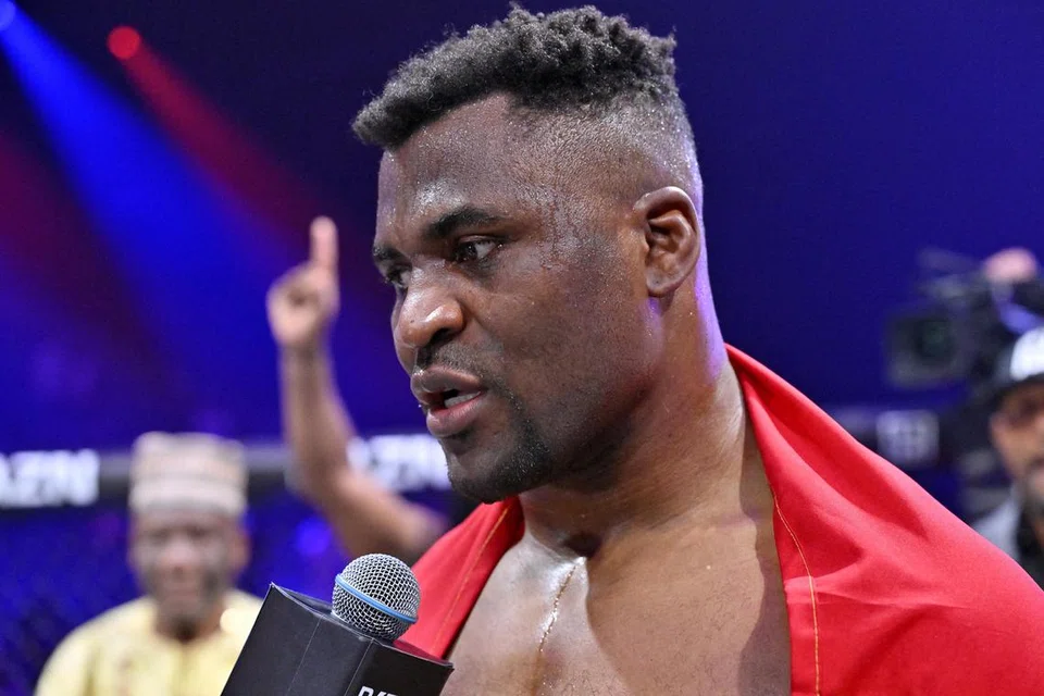 Francis Ngannou mendedikasi kemenangannya kepada mendiang anaknya yang meninggal dunia pada April. 