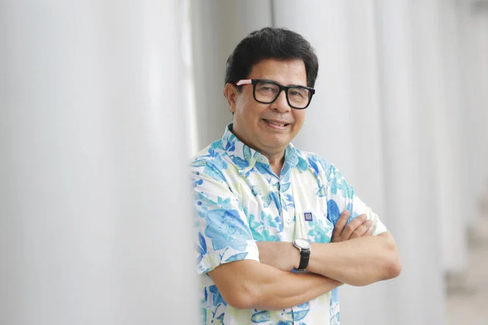 Halil Chik menyentuh perasaan ramai melalui lagu ‘Lambaian Tanganmu Yang Terakhir’, yang asalnya merupakan lagu ‘Angela’ oleh Jose Feliciano.