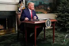 UCAPAN KEPADA TENTERA: Sempena cuti 'Thanksgiving' tahun ini, Encik Trump bercakap kepada anggota tentera melalui pautan video dari Rumah Putih. - Foto REUTERS