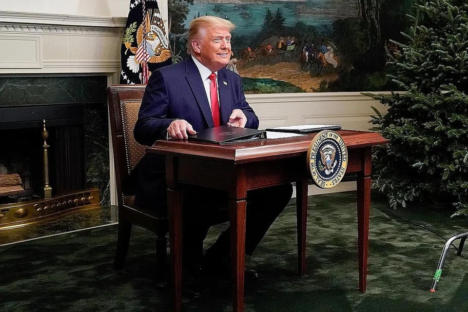 UCAPAN KEPADA TENTERA: Sempena cuti 'Thanksgiving' tahun ini, Encik Trump bercakap kepada anggota tentera melalui pautan video dari Rumah Putih. - Foto REUTERS