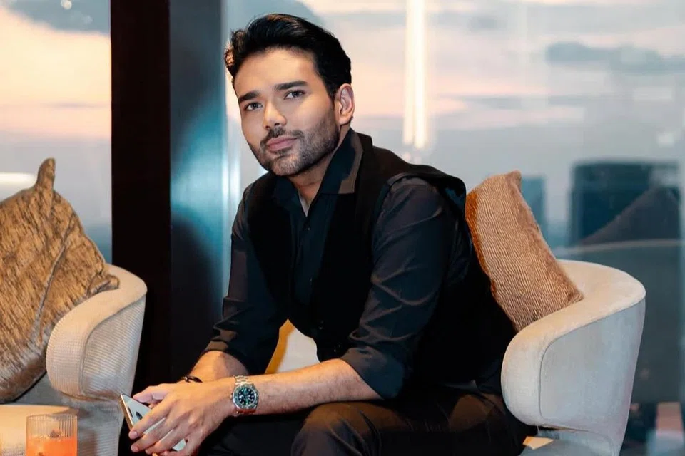 Rizman Nordin, selaku Pengasas Bersama dan Pengarah Urusan Rizman Ruzaini, menegaskan bahawa syarikat beliau lebih memberi tumpuan terhadap usaha mengukuhkan dan mengembangkan jenama fesyen tanpa perlu mengikuti trend semasa.