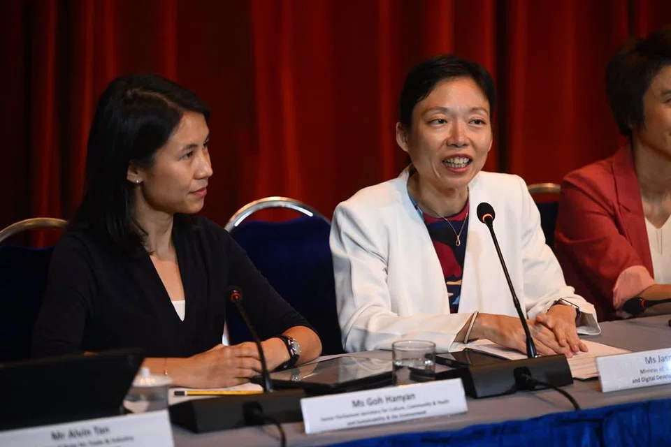 Menteri Negara (Penerangan dan Pembangunan Digital merangkap Pendidikan), Cik Jasmin Lau (kanan) berkata jawatankuasa teknologi dan inovasi berharap dapat terus menggerakkan enjin inovasi dan penciptaan pekerjaan. Beliau akan mempengerusikan bersama jawatankuasa itu dengan Setiausaha Parlimen Kanan (Kebudayaan, Masyarakat dan Belia merangkap Kemampanan dan Sekitaran), Cik Goh Hanyan. 