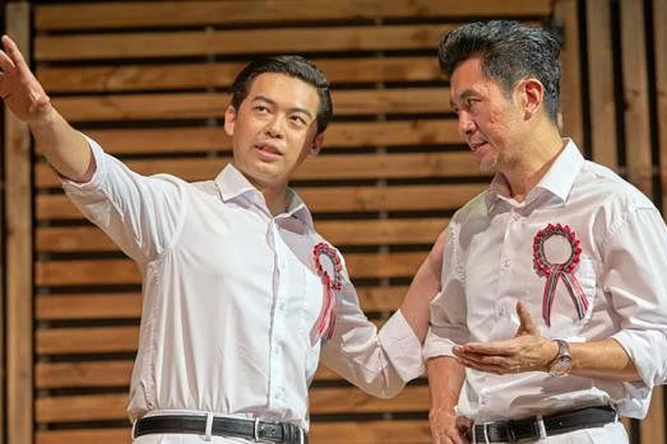 MENARIK: Padanan Adrian Pang (kanan) yang membawa watak Encik Lee Kuan Yew, dan Benjamin Chow yang melakonkan watak Lim Chin Siong sungguh menyerlah dalam muzikal 'The LKY Musical'.