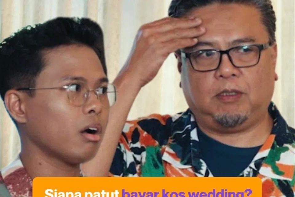 Kandungan ‘Just Duit’, menggunakan format yang unik untuk mendidik penonton muda mengenai hal kewangan, dengan episod pertama menampilkan pelawak, pelakon dan pengacara, Suhaimi Yusof, bersama Wartawan Video ‘OMGxBH’, Encik Putra Nur Haiqal Sallehuddin, membincangkan aspek kewangan majlis perkahwinan.