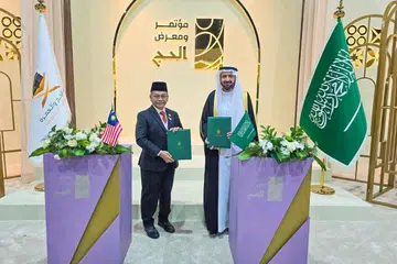 Menteri di Jabatan Perdana Menteri (Hal Ehwal Agama) Malaysia, Datuk Dr Mohd Na’im Mokhtar (kiri) bersama Menteri Haji dan Umrah Arab Saudi, Dr Tawfiq Fawzan Al-Rabiah di Superdome, Jeddah. 