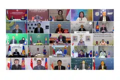 PERBINCANGAN UNTUK PULIH BERSAMA: Perbincangan Menteri Kewangan negara Asean serta Gabenor Bank yang diadakan secara maya meninjau cara pulih bersama daripada pandemik Covid-19 dan bersedia bagi krisis akan datang. - Foto HENG SWEE KEAT/FACEBOOK