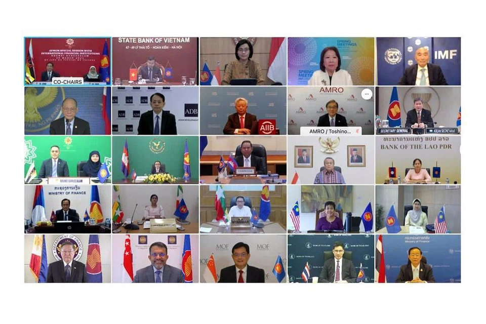 PERBINCANGAN UNTUK PULIH BERSAMA: Perbincangan Menteri Kewangan negara Asean serta Gabenor Bank yang diadakan secara maya meninjau cara pulih bersama daripada pandemik Covid-19 dan bersedia bagi krisis akan datang. - Foto HENG SWEE KEAT/FACEBOOK