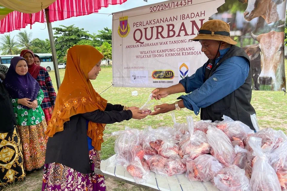 Pelaksanaan acara korban anjuran Madrasah Wak Tanjong Al-Islamiah pada 2022 melibatkan wilayah kampung Chnang dan Tbong Khmom, Kemboja.  