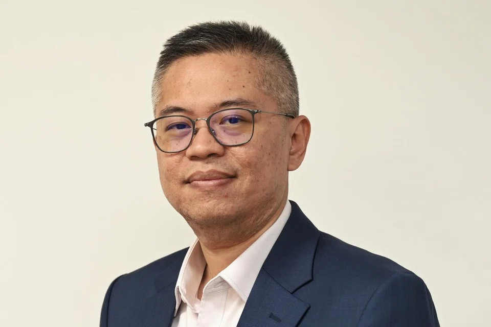 Zamil Kanan yang juga Penyelaras bagi Program Pengajian Budaya dan Sosial Serantau, Iseas-Institut Yusof Ishak, Dr Norshahril Saat.