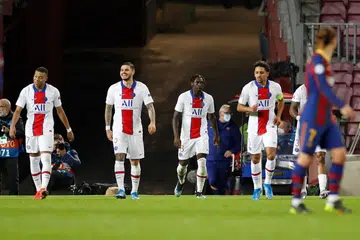 SENYUMAN KEMENANGAN: Wira hatrik PSG Kylian Mbappe (kiri) meraikan dengan rakan sepasukan selepas menjaringkan gol dalam perlawanan pertama Liga Juara-Juara Eropah di Stadium Nou Camp di Barcelona, Sepanyol, awal pagi semalam - Foto EPA-EFE