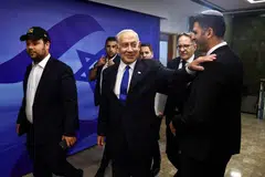 BUAT ANCAMAN:  Perdana Menteri Israel, Encik Benjamin Netanyahu, kelmarin mengancam untuk menyerang kemudahan nuklear Iran dalam sidang Kabinet latihan perang selepas beliau menuduh para pegawai Pertubuhan Bangsa-Bangsa Bersatu (PBB) gagal bersemuka dengan Teheran.