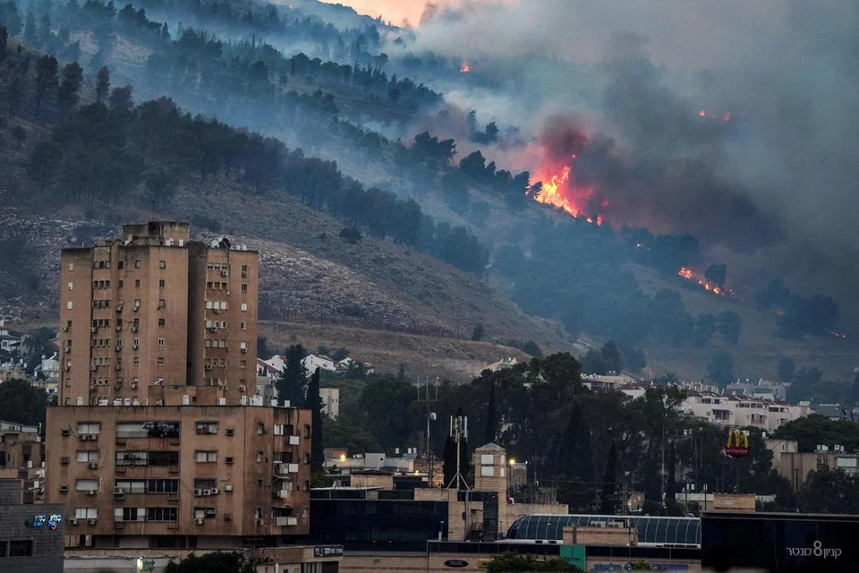Roket yang dilancarkan Hezbollah dari Lebanon pada 3 Jun menyebabkan kebakaran besar di  Kiryat Shmona, sebuah bandar di Israel dekat sempadan Lebanon.