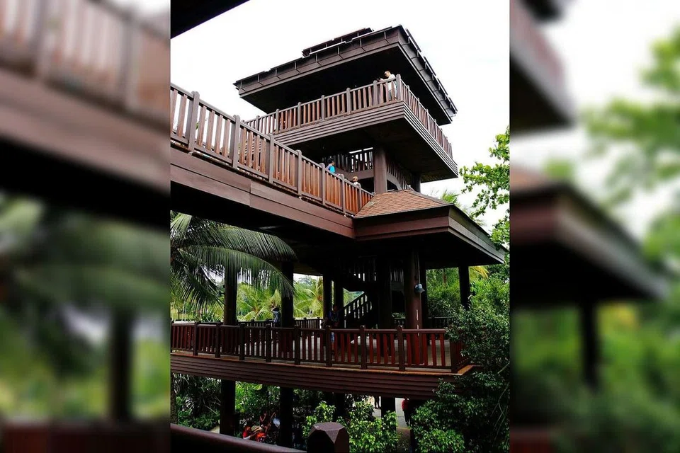 6. MENARA PALING SELATAN DI BENUA ASIA, SENTOSA. - Foto HTTP://RAMBLERWITHOUTBORDERS.BLOGSPOT.COM