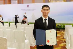 Encik Muhammad Danish Siregar Sahat Siregar, 23 tahun, anak kedua empat beradik, menerima Biasiswa Perguruan Kementerian Pendidikan (MOE) pada Majlis Penyampaian Biasiswa MOE di Pusat Konvensyen dan Ekspo Sands, pada 31 Julai.