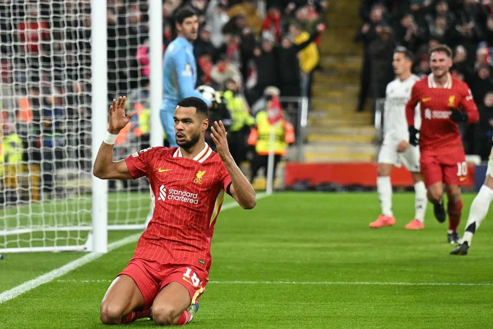 Penyerang Liverpool, Cody Gakpo (depan), meraikan jaringannya dalam kemenangan 2-0 Liverpool ke atas Real Madrid di Liga Juara-Juara pada 28 November. 
