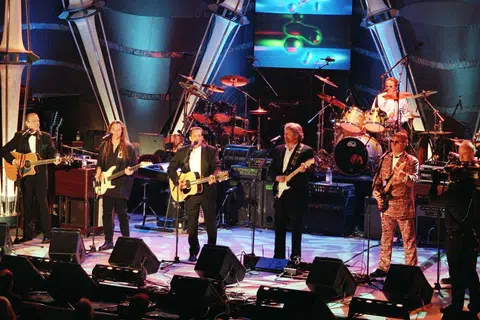 THE EAGLES: Bakal berundur daripada dunia seni tahun ini juga.