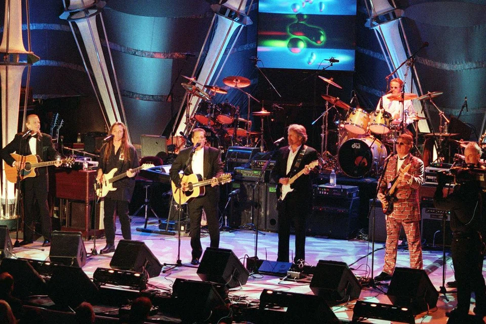 THE EAGLES: Bakal berundur daripada dunia seni tahun ini juga.