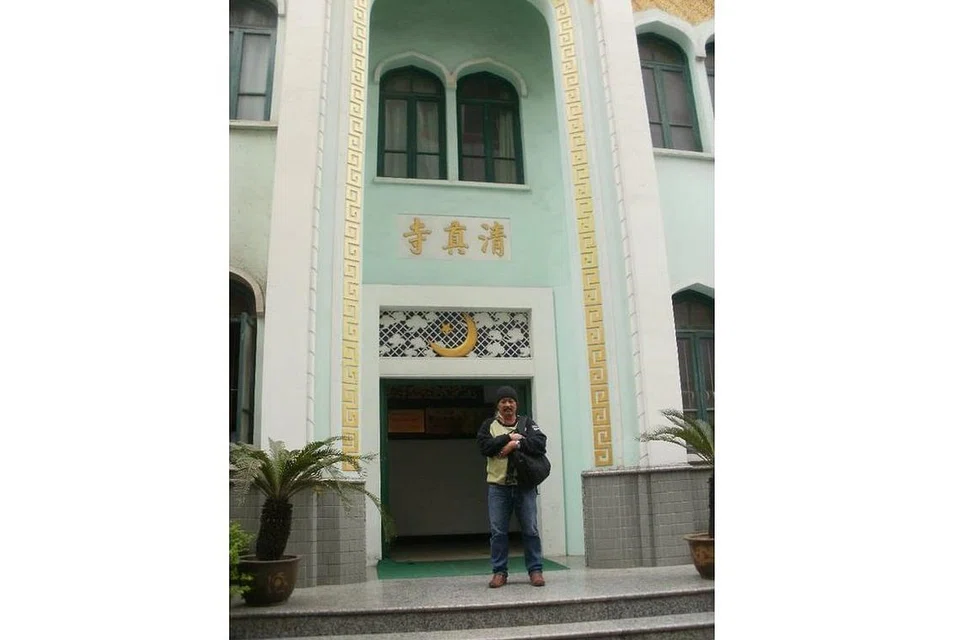 MASJID TAIPINGFANG: Masjid yang terletak di daerah komersial dan hiburan di utara Shilu ini dibaik pulih pada 2018 dan menjadi tempat umat Islam setempat dan pengunjung mendirikan solat. Ia terletak di kejiranan yang sibuk, sempit dan dikelilingi restoran dan hotel kecil, kantin, gerai makanan dan kedai menjual daging bagi masyarakat Muslim Uighur dan Hui. - Foto-foto FACEBOOK 