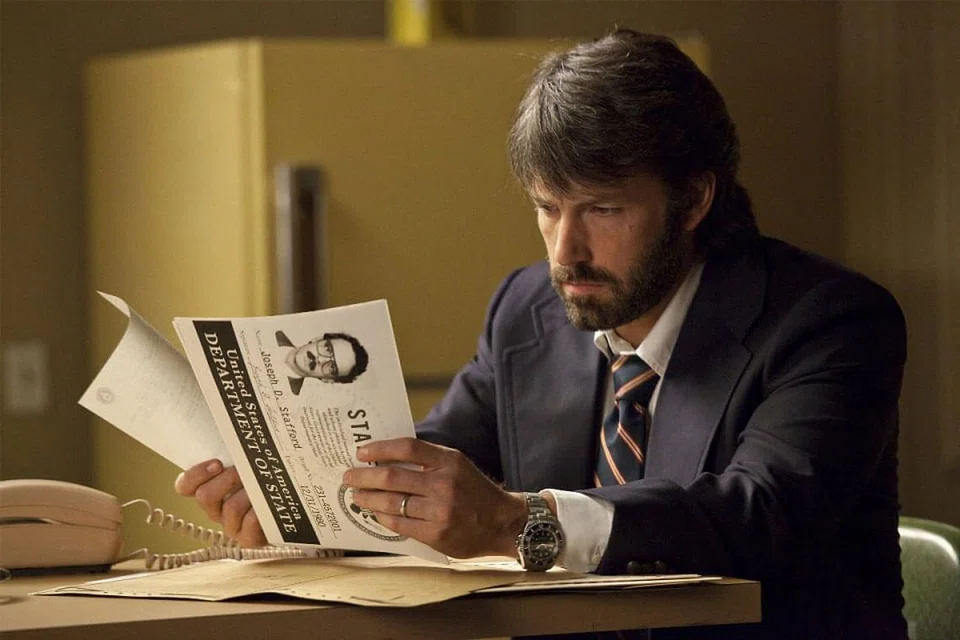 'ARGO': Ben Affleck ibarat 'bersalin kulit' menjadi Tony Mendez dalam filem yang dipadankan daripada kisah sebenar seorang lelaki berketurunan Mexico. - Foto STARHUB