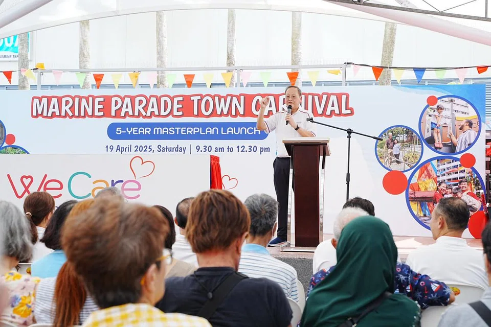 Menteri Tenaga Manusia, Dr Tan See Leng mengumumkan projek-projek yang bakal dijalankan di bawah Pelan Induk 5 Tahun Bandar Marine Parade.