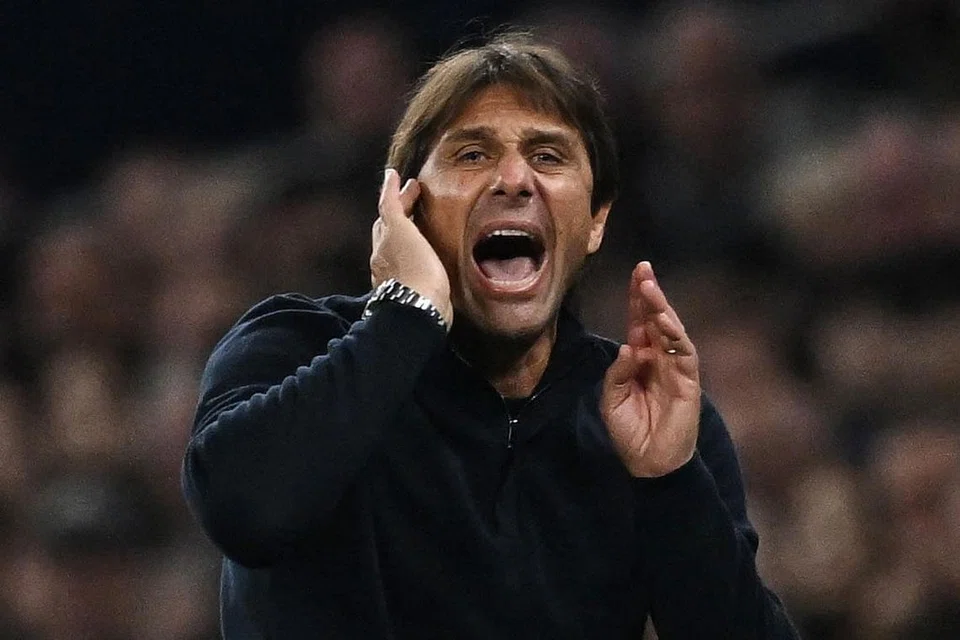 Pengurus Spurs, Antonio Conte (atas).- Foto REUTERS