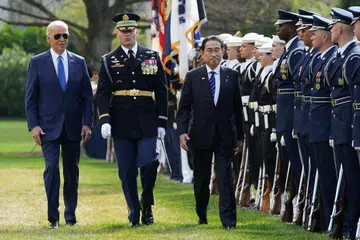 Perdana Menteri Jepun, Encik Fumio Kishida (tiga dari kiri) melakukan lawatan negara ke Washington pada 10 April.
