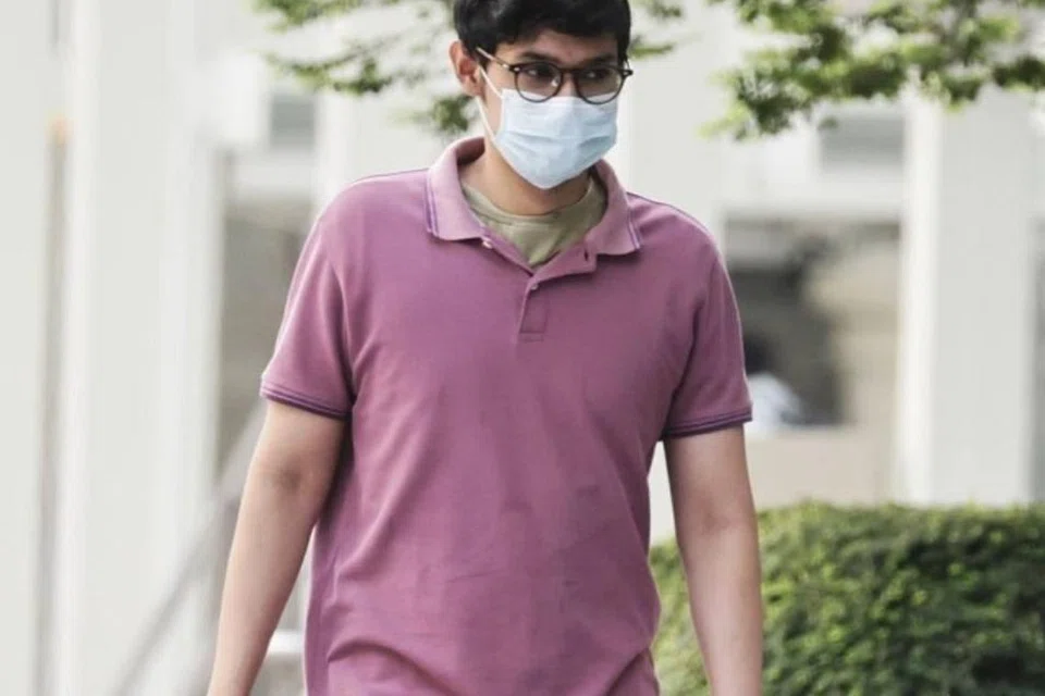 Muhammad Fariz Shaik Sha Marican, 33 tahun, yang telah menipu majikannya selama 18 bulan tiba di Mahkamah Negeri pada 12 November.