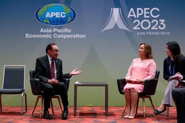 PERBINCANGAN DUA HALA: Perdana Menteri Malaysia, Datuk Seri Anwar Ibrahim dan Presiden Peru, Cik Dina Ercilla Boluarte Zegarra, bertemu pada sisi Mesyuarat Pemimpin Ekonomi (AELM) Kerjasama Ekonomi Asia-Pasifik (Apec) di San Francisco, California, Amerika, pada Khamis.