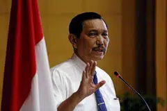 Ketua Menteri Keselamatan Indonesia, Encik Luhut Pandjaitan, semasa satu taklimat media di pejabatnya di Jakarta pada 20 Julai. 