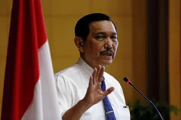 Ketua Menteri Keselamatan Indonesia, Encik Luhut Pandjaitan, semasa satu taklimat media di pejabatnya di Jakarta pada 20 Julai. 
