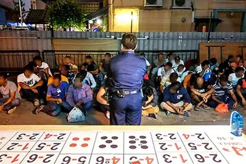 DIBERKAS: Seramai 87 orang di Geylang atas pelbagai kesalahan semasa menjalankan satu operasi bersama membabitkan enam agensi penguatkuasa yang berakhir kelmarin. - Foto PASUKAN POLIS SINGAPURA