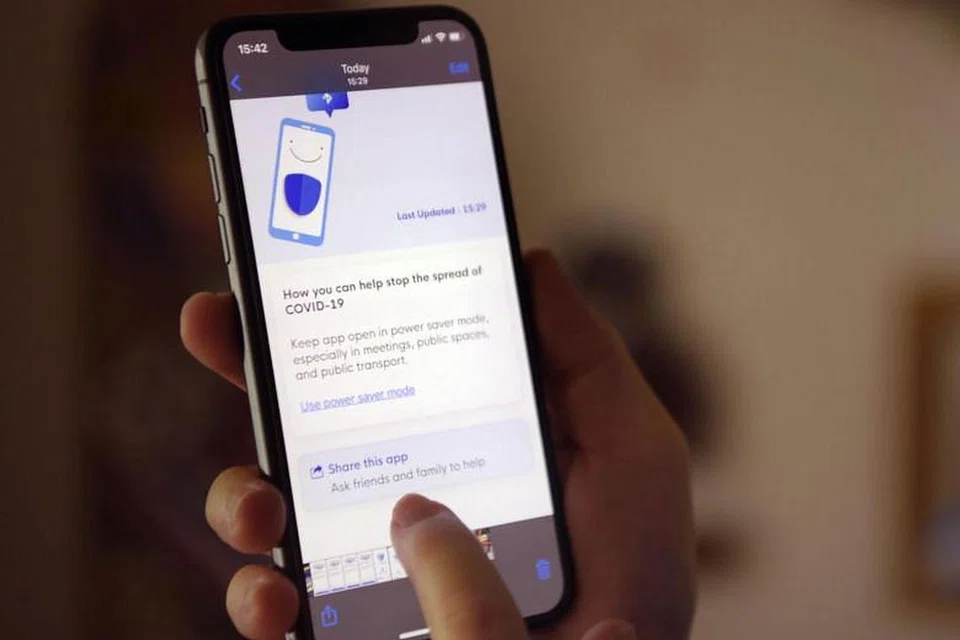 Tarikh akhir bagi pekerja mendaftar di TraceTogether menggunakan Nombor Pengenalan Asing (FIN) dan nombor siri kad pas kerja adalah 5 petang pada 19 Jun. - Foto BH oleh MARK CHEONG 