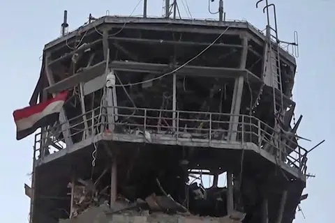 Imej daripada video yang disiarkan oleh saluran rasmi Al-Masirah TV milik Houthi di Yaman pada 26 Disember menunjukkan kerosakan teruk di menara kawalan Lapangan Terbang Antarabangsa Sanaa selepas serangan udara Israel.