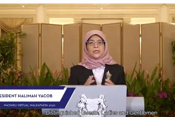 GALAK MASYARAKAT GEMBLENG TENAGA: Presiden Halimah Yacob dalam ucapan pembukaan acara berjalan kaki maya Samaritans of Singapore (SOS), #HOWRU meminta agar orang ramai tampil memberi sokongan kepada belia yang bergelut dengan tekanan mental termasuk payah mendapat pekerjaan dalam pandemik Covid-19. - Foto TANGKAP LAYAR FACEBOOK PRESIDEN HALIMAH YACOB
