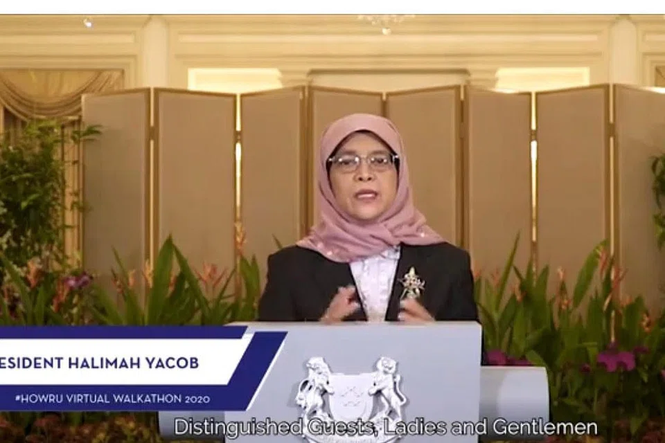 GALAK MASYARAKAT GEMBLENG TENAGA: Presiden Halimah Yacob dalam ucapan pembukaan acara berjalan kaki maya Samaritans of Singapore (SOS), #HOWRU meminta agar orang ramai tampil memberi sokongan kepada belia yang bergelut dengan tekanan mental termasuk payah mendapat pekerjaan dalam pandemik Covid-19. - Foto TANGKAP LAYAR FACEBOOK PRESIDEN HALIMAH YACOB