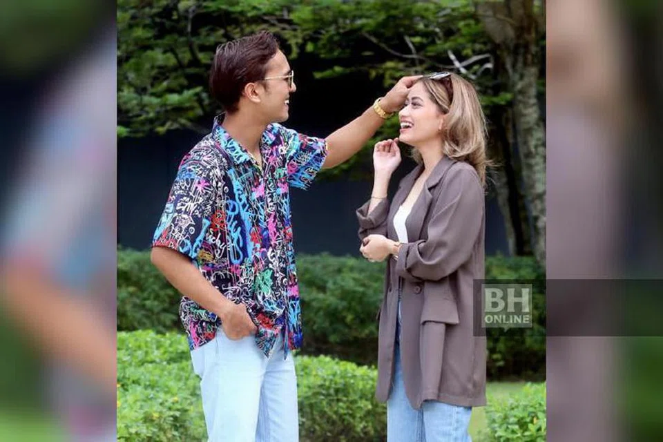 JANGAN BERLEBIHAN: Aiman Tino dan Syarah Haifa mendirikan rumah tangga pada 27 April. Menurut Aiman, bila mereka balik rumah Syarah akan membebel sambil mengingatkannya supaya jangan layan peminat berlebihan.