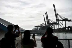 MANFAAT TEKNOLOGI: Apabila PSA berpindah ke Tuas, pelabuhan baru itu tidak akan menjadi "satu lagi Terminal Pasir Panjang yang lebih besar", tetapi akan melihat penggunaan teknologi dan mesin untuk meningkatkan produktiviti. - Foto BH oleh LIM YAOHUI