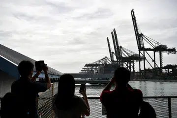 MANFAAT TEKNOLOGI: Apabila PSA berpindah ke Tuas, pelabuhan baru itu tidak akan menjadi "satu lagi Terminal Pasir Panjang yang lebih besar", tetapi akan melihat penggunaan teknologi dan mesin untuk meningkatkan produktiviti. - Foto BH oleh LIM YAOHUI