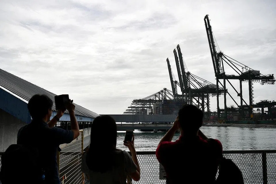 MANFAAT TEKNOLOGI: Apabila PSA berpindah ke Tuas, pelabuhan baru itu tidak akan menjadi "satu lagi Terminal Pasir Panjang yang lebih besar", tetapi akan melihat penggunaan teknologi dan mesin untuk meningkatkan produktiviti. - Foto BH oleh LIM YAOHUI