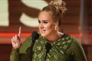 KEKAL TERBAIK: Adele membuktikan kejaguhannya dalam bidang seni suara menerusi tiga anugerah utama Grammy - Album Terbaik, Lagu Terbaik dan Rekod Terbaik. - Foto REUTERS