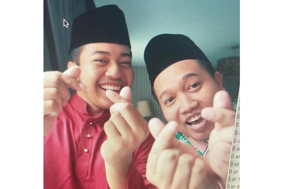 BERSAMA DI ALAM MAYA: Video yang telah tular di dalam talian dihasilkan pencipta kandungan Encik Tawfik Daud (atas) turut menampilkan kehadiran Setiausaha Parlimen Kanan (Ehwal Dalam Negeri merangkap Kesihatan), Encik Amrin Amin, pelakon dan pengacara tempatan Cik Nurul Ain, dan personaliti lain menyambut Hari Raya dalam dunia maya. - Foto ihsanTAWFIK DAUD.