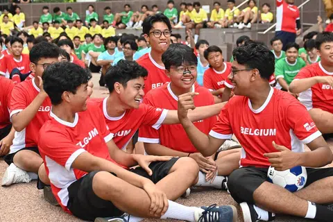 Pelajar ITE Kolej Central bergembira dan menikmati suasana kejohanan bola sepak 7 sepasukan bertemakan Piala Dunia 2026 di kampus mereka.