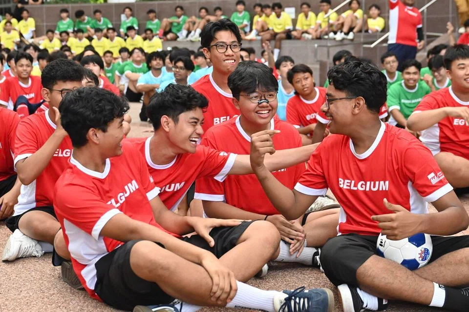 Pelajar ITE Kolej Central bergembira dan menikmati suasana kejohanan bola sepak 7 sepasukan bertemakan Piala Dunia 2026 di kampus mereka.
