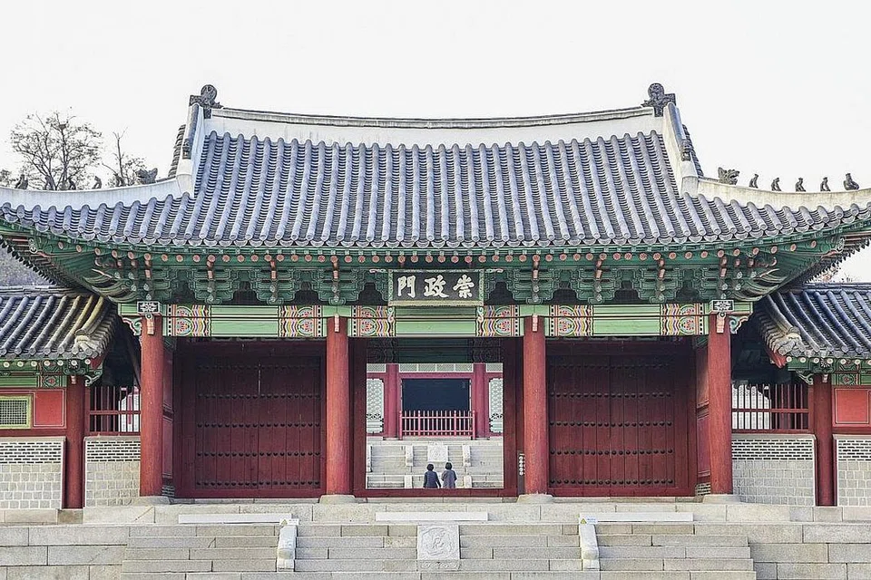  ISTANA INDAH: Mengunjungi istana di raja apabila ke Korea Selatan adalah sesuatu yang perlu dilakukan apabila melawat negara itu.