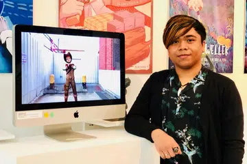 KERJA KERAS DEMI ANIMASI: Didorong keinginan bergelar karyawan animasi dalam industri permainan komputer, Encik Muhammad Noor Hilman tidak hiraukan kajian dan kerja bertimbunan yang perlu dilakukan bagi menghasilkan kerja animasi yang realistik. - Foto BH oleh HARYANI ISMAIL